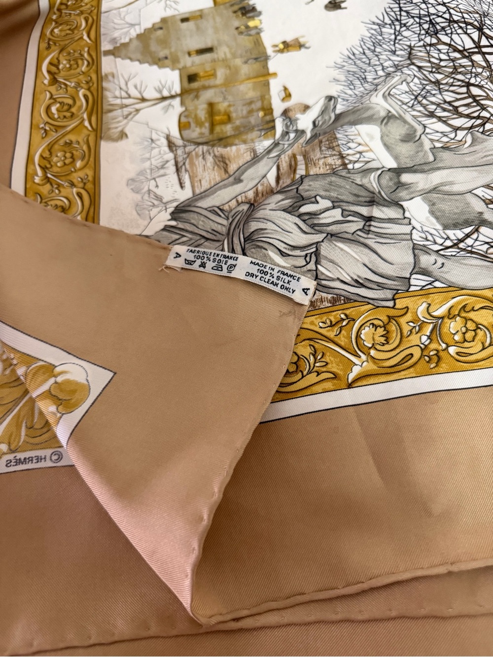 Hermes L’hiver Silk Scarf. - Picture 7 of 16